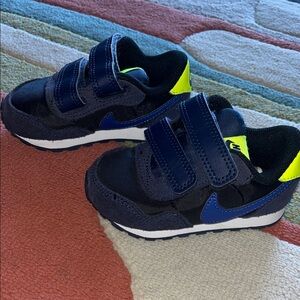 Nike Kids' Black and Neon Yellow Sneakers